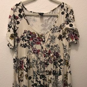 Torrid Babydoll button Floral T-shirt